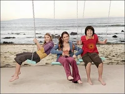 Dans quelle saison Oliver et Lily dcouvre que Miley est Hannah Montana ?