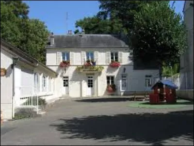 Commune Yvelinoise, dans la plaine de Versailles, Thivernal-Grignon se situe en région ...