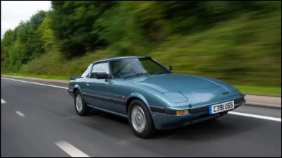 Unique voiture disposant d'un moteur Wankel dans ce quiz, c'est la première génération d'un mythe japonnais. Quelle est cette voiture ?