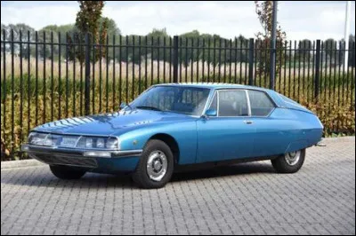 Voiture de luxe française avec un cur italien, elle devient l'une des voitures françaises les plus rares au monde. Quel est son nom ?