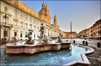 Quel empereur romain n'appartient pas à la dynastie julio-claudienne ?