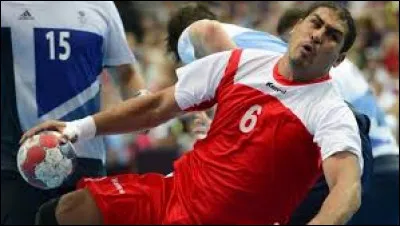 De quel pays est originaire Issam Tej ?