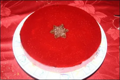 Après l'effort, le réconfort ! Dégustez cet entremet à base de mousse de fruits (framboises). C'est :
