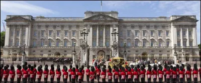 Quel est ce palais qui h&eacute;berge depuis 1762 les souverains britanniques ?