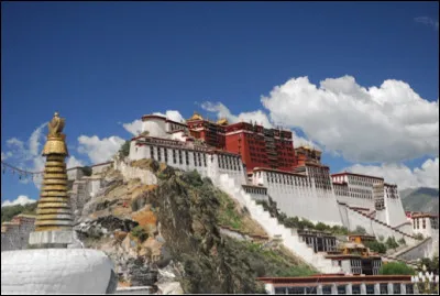 Quel est ce palais, symbole du Tibet, construit au XVIIe si&egrave;cle &agrave; Lhassa par le cinqui&egrave;me Dala&iuml; Lama ?