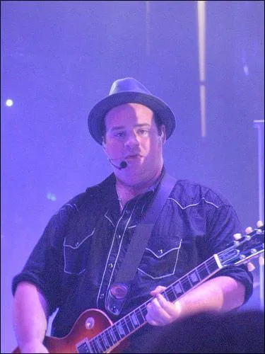 Qui est John Taylor ?