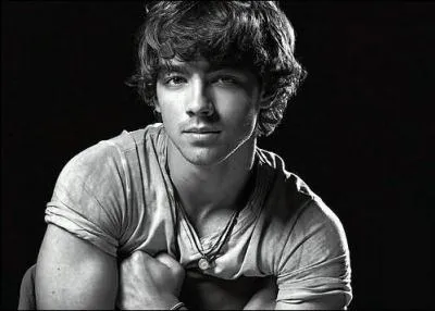 Quel est le nom complet de Joe ?