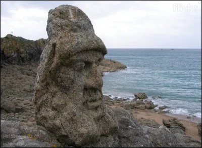 Faut-il vraiment gagner le jack-pode
Pour s'en aller aux antipotes ?
Il suffit de retourner aux sources du Nil... (Complétez le calembour !)