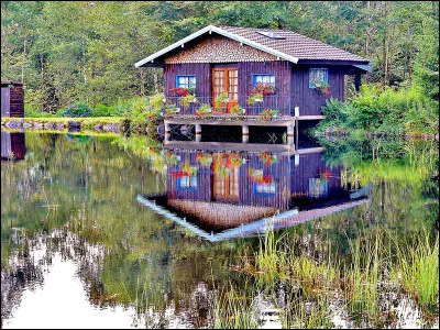 Ne sommes-nous pas au pays d'Emile Lak ? Mais qui est-ce, celui là-bas ?