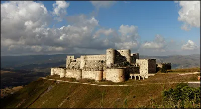 Dans quel pays se trouve le château fort appelé "krak des Chevaliers" ?
