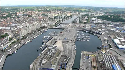Ville de 40 000 habitants sur la C&ocirc;te d'Opale, premier port de p&ecirc;che de France :