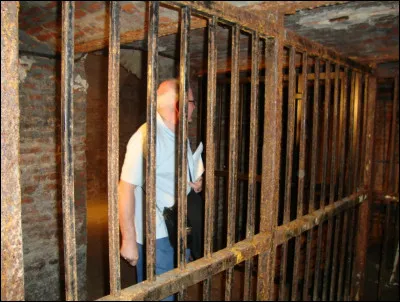 Vous êtes enlevé et on vous enferme dans une pièce. Que faites-vous ?