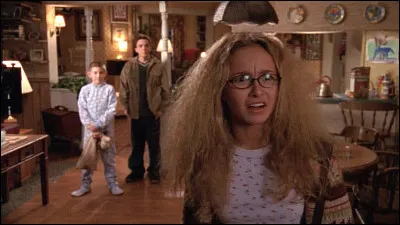 Comment se nomme la baby-sitter qui est d'ailleurs dans la même classe que Malcolm ?