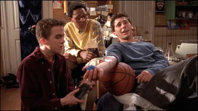 Qui trouve la solution de l'expérience sur les enzymes de restriction sur lequel Malcolm et Stevie travaillent pour un concours ?