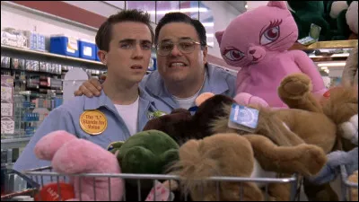 Au Lucky Aide, que fait Malcolm pour éviter à Greg de remplacer Loïs au travail une nuit pour qu'il puisse à aller à un concert ?