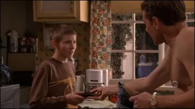 Que décide de faire Dewey lorsqu'il a été éjecté par Hal pour un moment de tranquillité ?