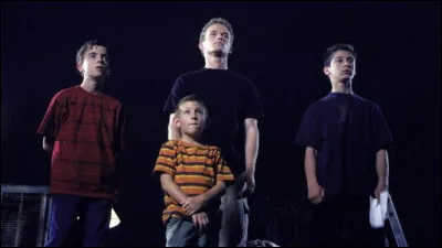 Que propose Francis à ses frères pour fêter Halloween en retard ?