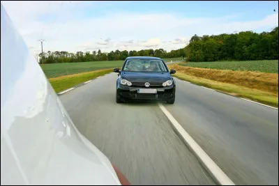 Combien perdrez-vous de points si vous êtes pris à franchir une ligne blanche continue ?