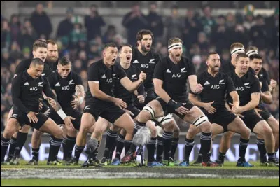 Quel est le nom des joueurs de première ligne au rugby ?