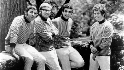 The Tokens chantent ''The Lion Sleeps Tonight''. Dans quelle ville peut-on obtenir un ''Lion d'or'' lors de son festival de cinéma ?