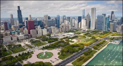 C comme cette grande ville des Etats-Unis, située sur les rives du lac Michigan :