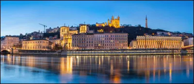 Comment s'appelle cette ville ?