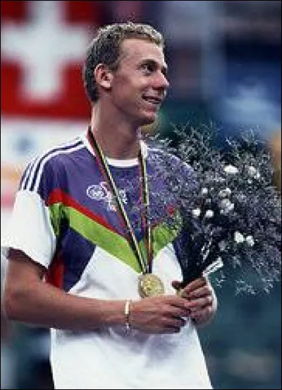 Quelle est la nationalité du tennisman Marc Rosset qui fut notamment champion olympique au JO de 1992 ?