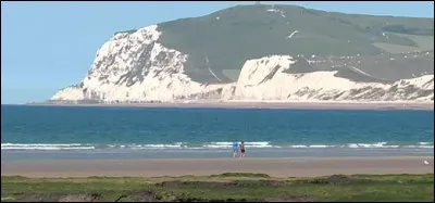 Quel nom donne-t-on à la partie du littoral nord-ouest de la France métropolitaine située entre la côte belge et la côte picarde, en face des falaises du sud-est de l'Angleterre bordant la Manche et la mer du Nord ?