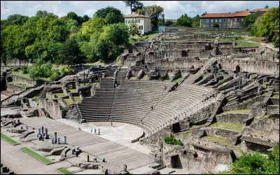 Quel était le nom de la ville de Lyon à l'époque gauloise ?