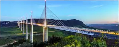 En quelle année fut inauguré le viaduc de Millau ?