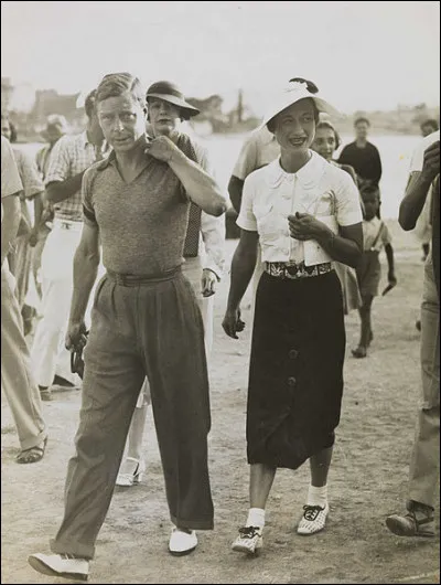 Par amour (encore !) ce roi [pr&eacute;nom ?] portant le n&deg; 8, fit quelque chose de rare [quoi ?] en 1931, afin d'&eacute;pouser une femme divorc&eacute;e et [particularit&eacute; ?, son nom ?]