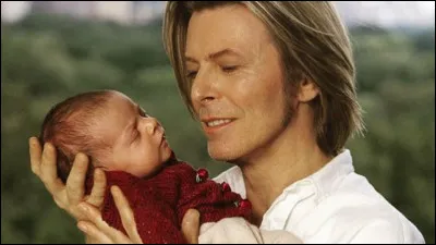 Bien que bisexuel, David Bowie était marié depuis 1992 à Iman, un mannequin d'origine somalienne.