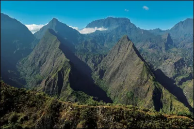 Au cours de la Révolution française, Robespierre était...