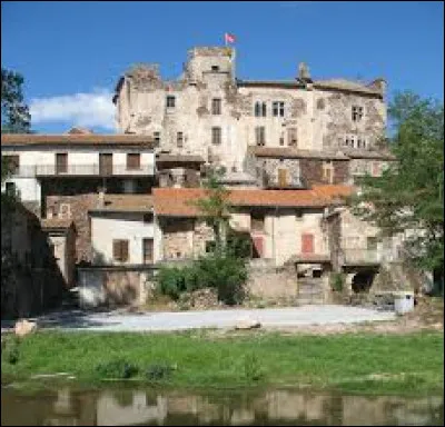 Je vous propose de partir &agrave; la d&eacute;couverte du ch&acirc;teau de Latour, &agrave; Marnhagues-et-Latour. Commune de l'ancienne r&eacute;gion Midi-Pyr&eacute;n&eacute;es, elle se situe dans le d&eacute;partement ...