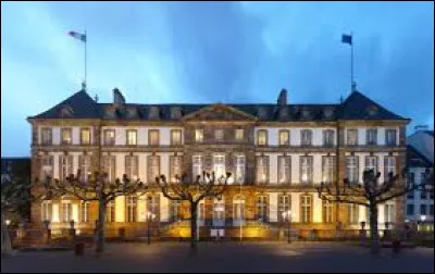 Roland Ries, maire depuis 2008, ne se représente pas. L'élection s'annonce plutôt ouverte entre Alain Fontanel (LREM), Jeanne Barseghian (EELV), Catherine Trautmann (PS) et Jean-Philippe Vetter (LR). La ville est :