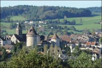 Petite ville du département de la Creuse, située sur un plateau dans la vallée du Taurion :