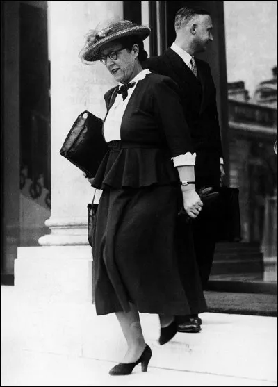 La première femme ministre en France l'a été en :