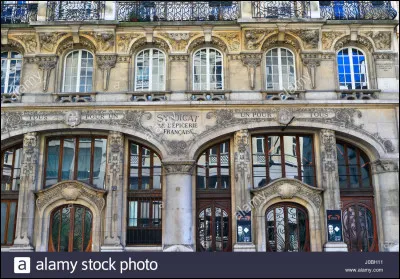 On te propose de participer à une pièce de théâtre, tu t'occupes...