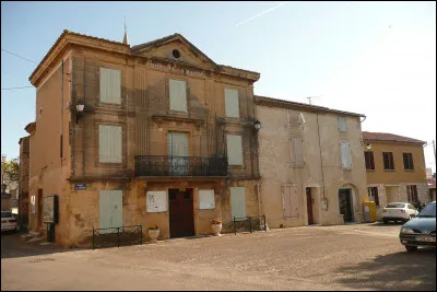 Quel pays a un nom qui veut dire en arabe "le pays bien enraciné" ?