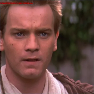 Pourquoi Obi Wan a-t-il les cheveux en brosse, une mini queue de cheval et une tresse ?