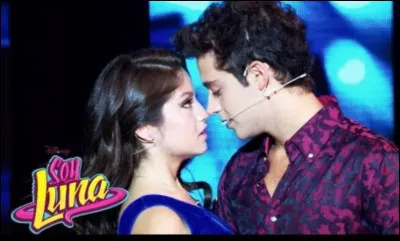 Quel titre chantent ensemble Luna et Matteo pour la première fois à l'open ?