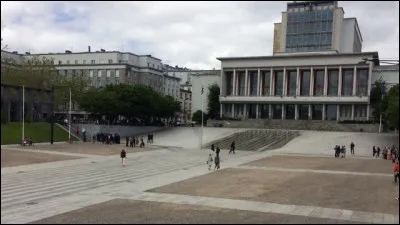 François Cuillandre, maire (PS) depuis 2001, est candidat à sa réélection ; il sera face Marc Coatanéa (LREM) Ronan Pichon (EELV) Bernadette Malgorn (divers droite) :