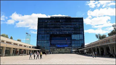 Philippe Saurel, maire depuis 2014 classé divers gauche, est à nouveau candidat. 14 listes sont en présence au premier tour dans cette ville du sud, dont trois listes écologistes :