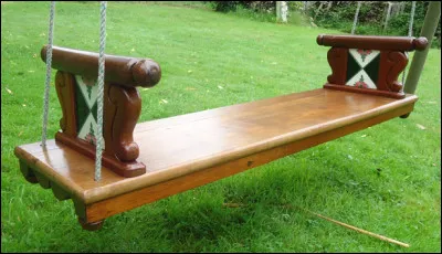 Nous apercevons ici une escarpolette.