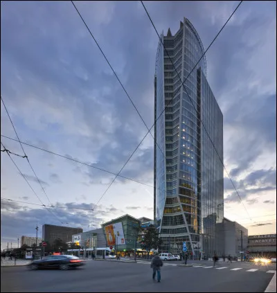 Quel est le nom de famille des "Trois Frères" interprétés par les Inconnus ?