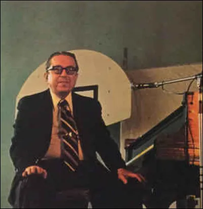 De quel instrument inhabituel, Johnny Guarnieri joue-t-il dans le projet "Artie Shaw and His Gramercy Five" ?