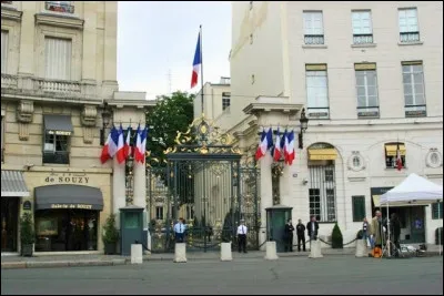 Quel ministère occupe la place Beauvau ?