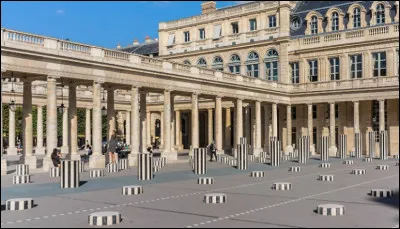 Le Conseil d'État siège...