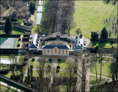 Dans quelle ville se situe "la lanterne" résidence d'État de la République française ?