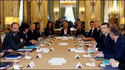 Selon l'article 20 de la Constitution de 1958, "qui détermine et conduit la politique de la nation " ?